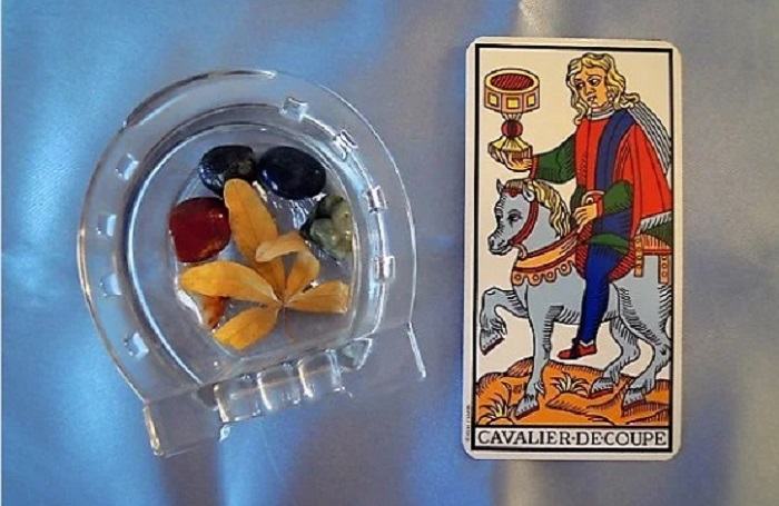 Cavaliere di Coppe, paladino dell’amore-devozione