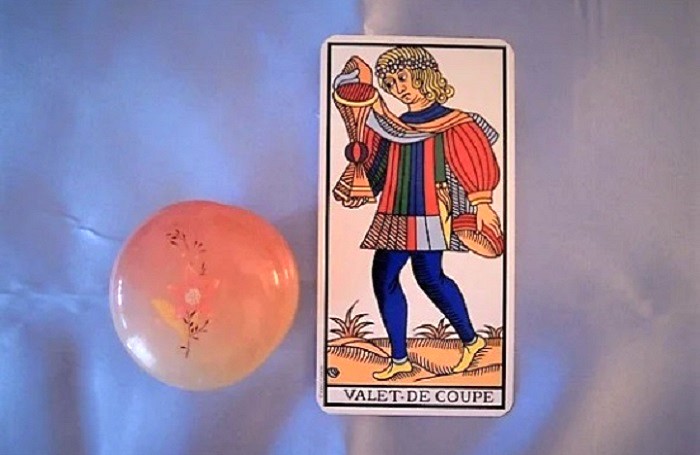 Paggio di Coppe, sboccia il fiore dell’emozione